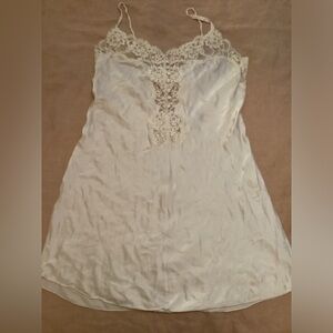 Valerie Stevens soft pink silk nightie with lace details